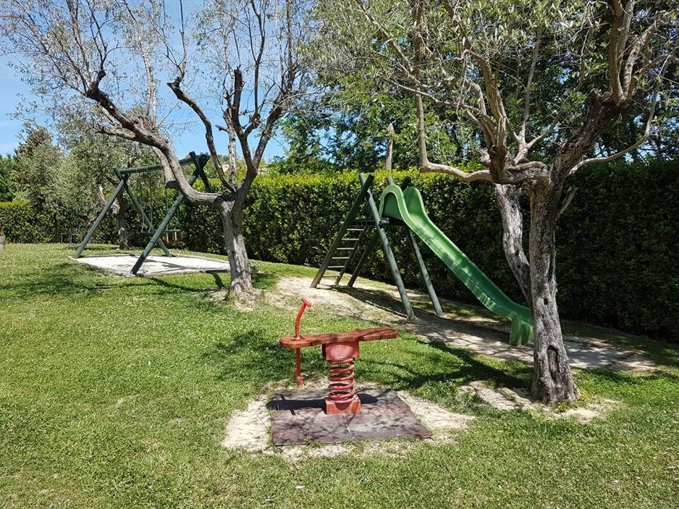 Agriturismo Fiore Di Campo Fermo Eksteriør billede